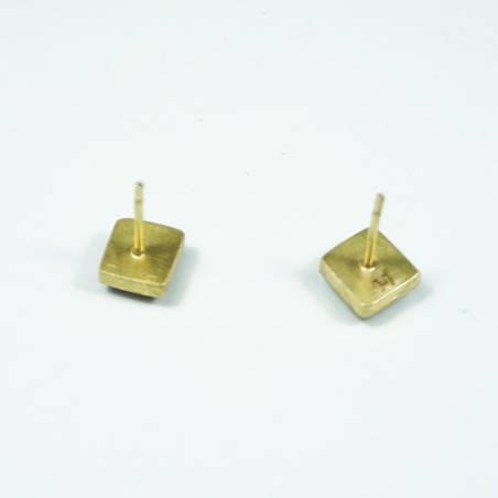 18 kts gold earrings with gemstone