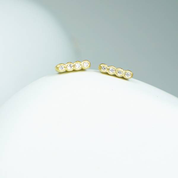 So cute gold earrings for bridal