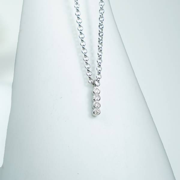 Collar pequeño plata y diamantes