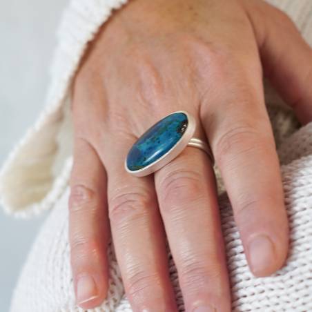 Anillo de plata con gema azul