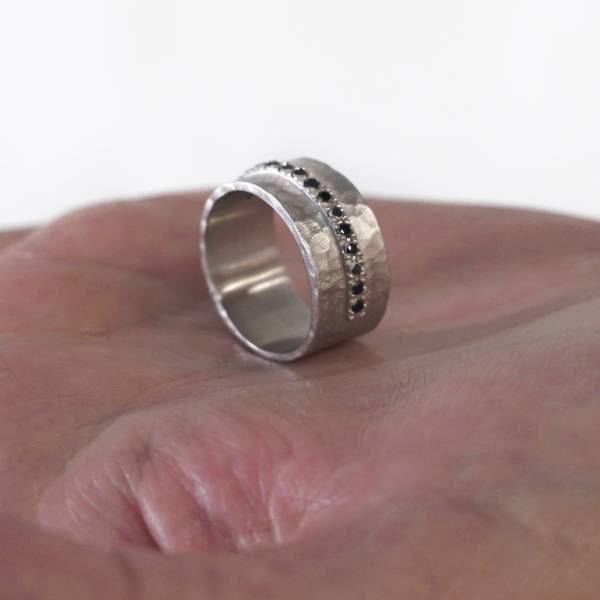 Anillo ancho plata con diamantes