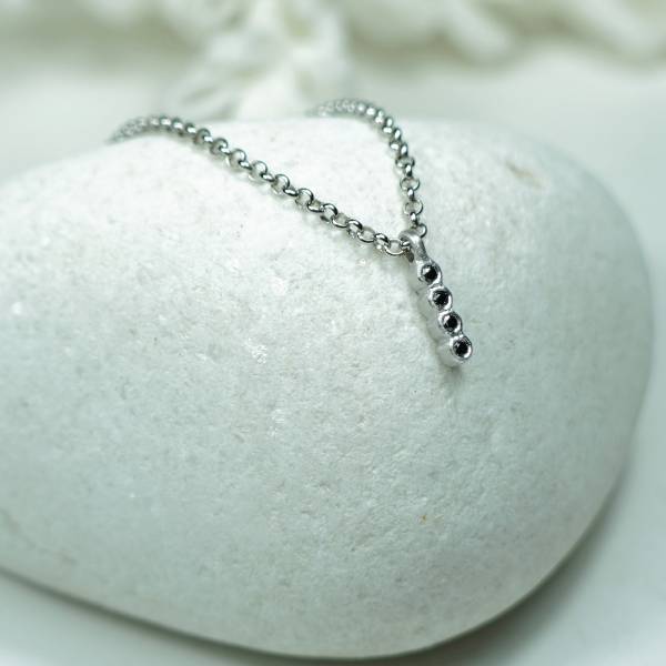 Penjoll plata amb diamants negres XIC
