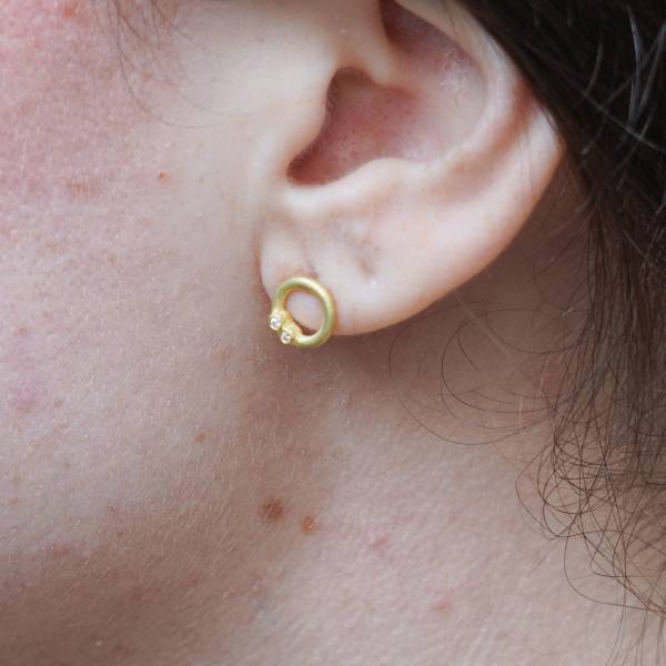 XIC gold earrings with diamonds