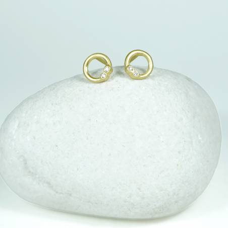 Mini pendientes oro mate con diamantes