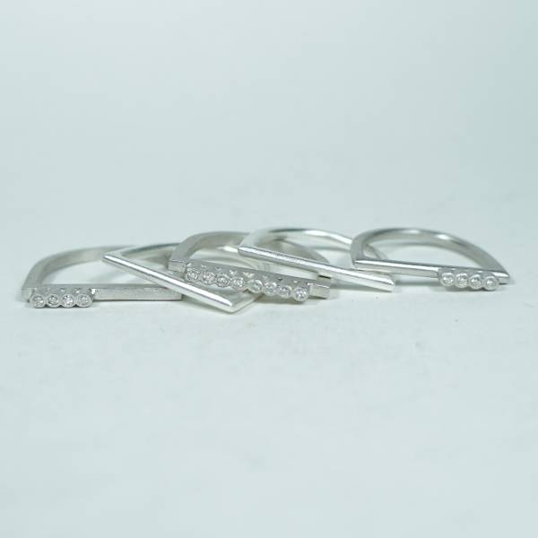 Anell de plata original amb diamants a Barcelona