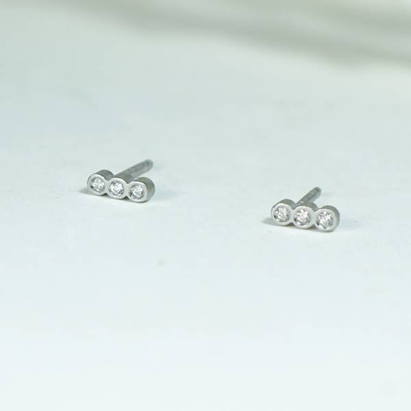 Small silver and diamonds earrings