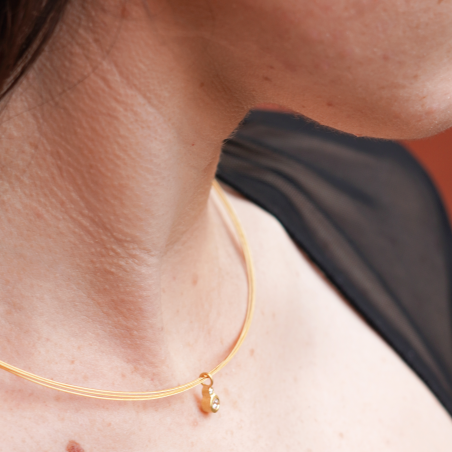 Minimalist gold design necklace