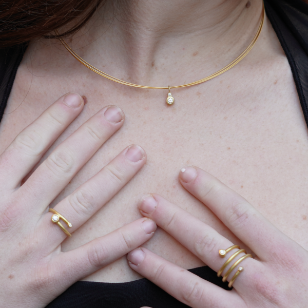Anillo original con diamantes
