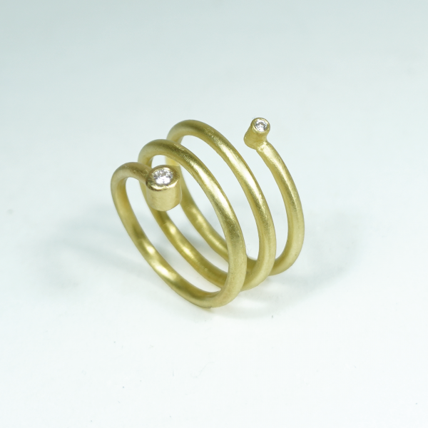 Anillo muelle oro 18 kts con diamantes TOMB