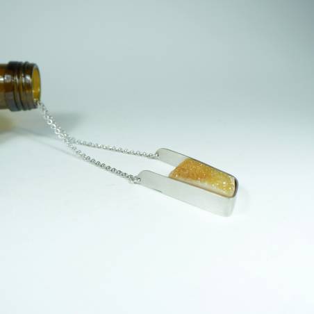 Collar de plata con gema de color