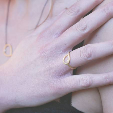 Anell or i diamant promesa
