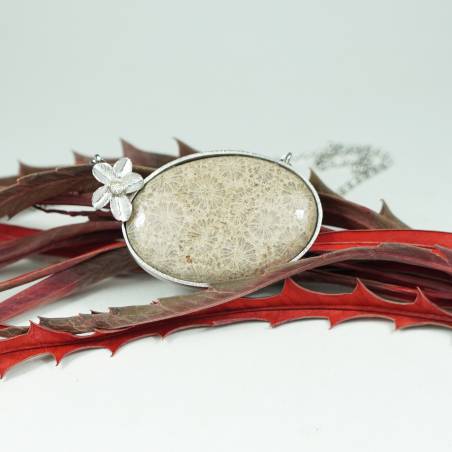 Collar exclusivo de plata con coral fósil