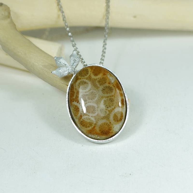 Colgante exclusivo plata y coral fosilizado con diamante